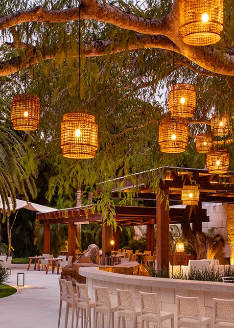 Fachada del Restaurante IXI’IM al atardecer